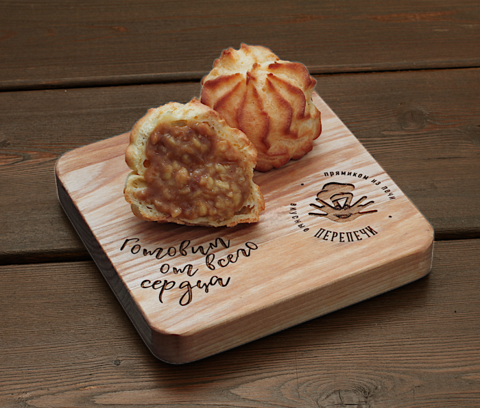 Профитроли по низкой цене с яблоком и корицей